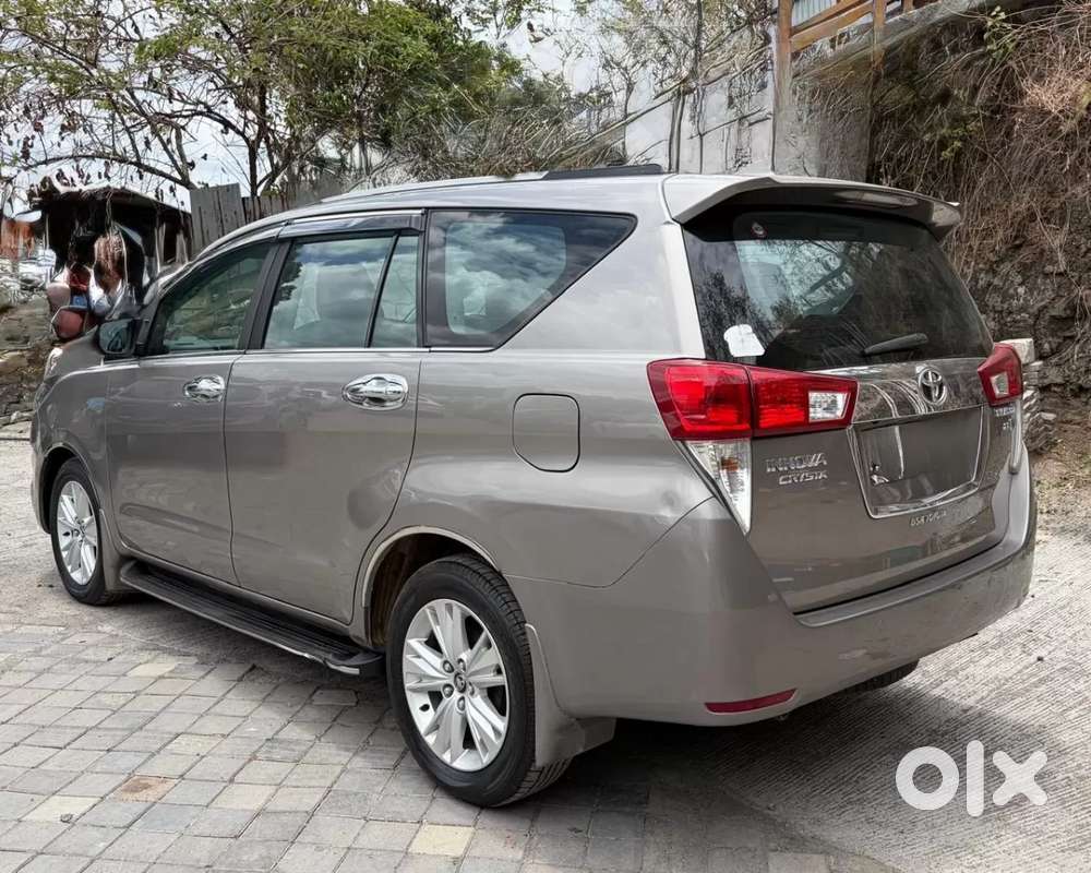 Toyota Innova Crysta 2.8 Zx At 7 Seater, 2016, Diesel
