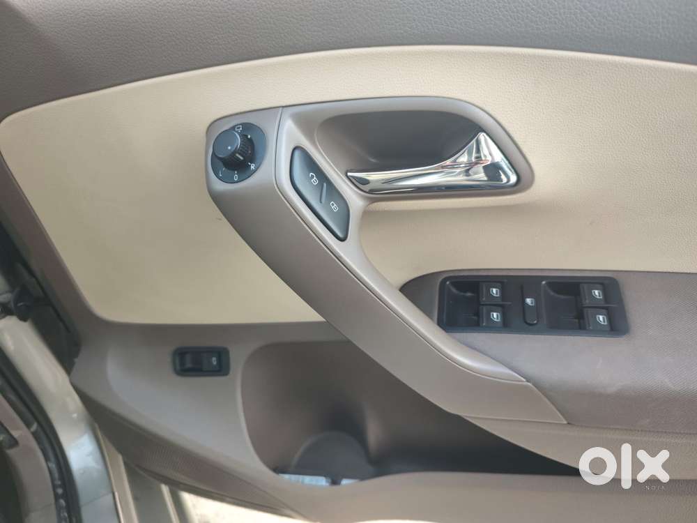 Skoda Rapid [2016-2018] 1.6 Style Plus Mpi At, 2016, Petrol