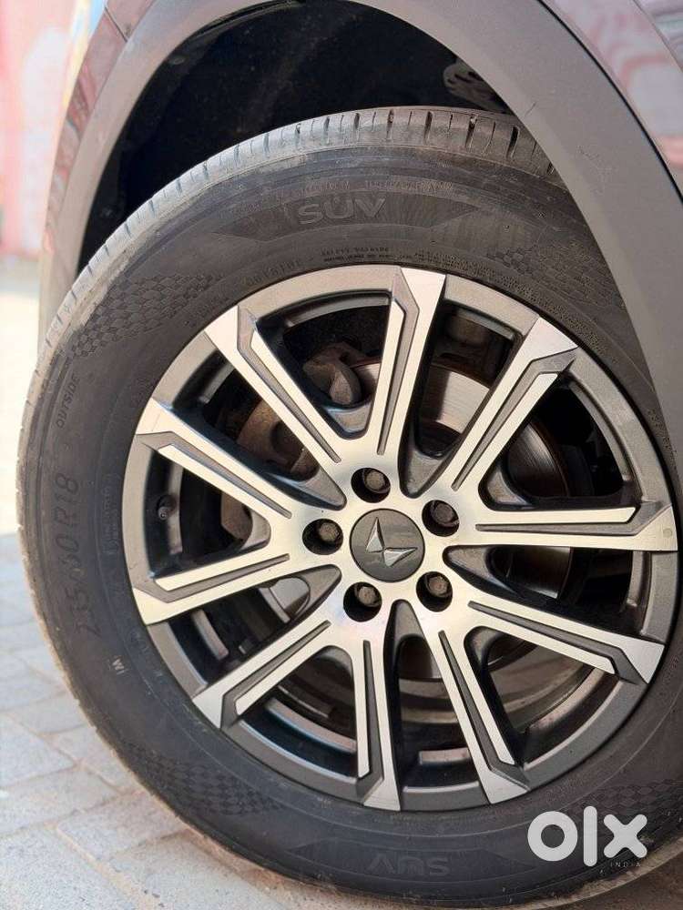 Mahindra Xuv700 2.0 Ax 7 Petrol At Str, 2023, Petrol