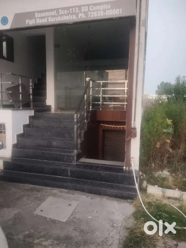 Showroom on rent
