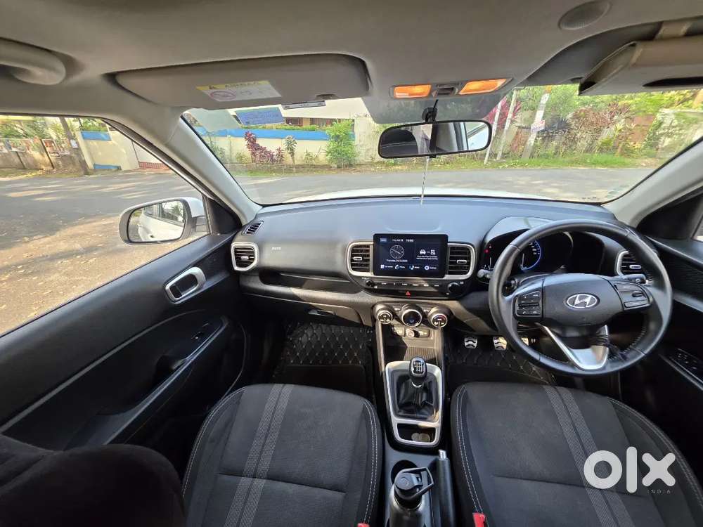 Well Maintained Hyundai Venue 2022 Turbo Petrol Under Company Warranty