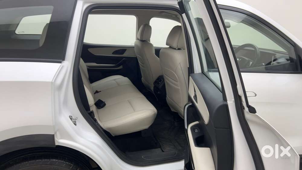 Mahindra Xuv700 2.0 Ax 5 Petrol At Str, 2022, Petrol