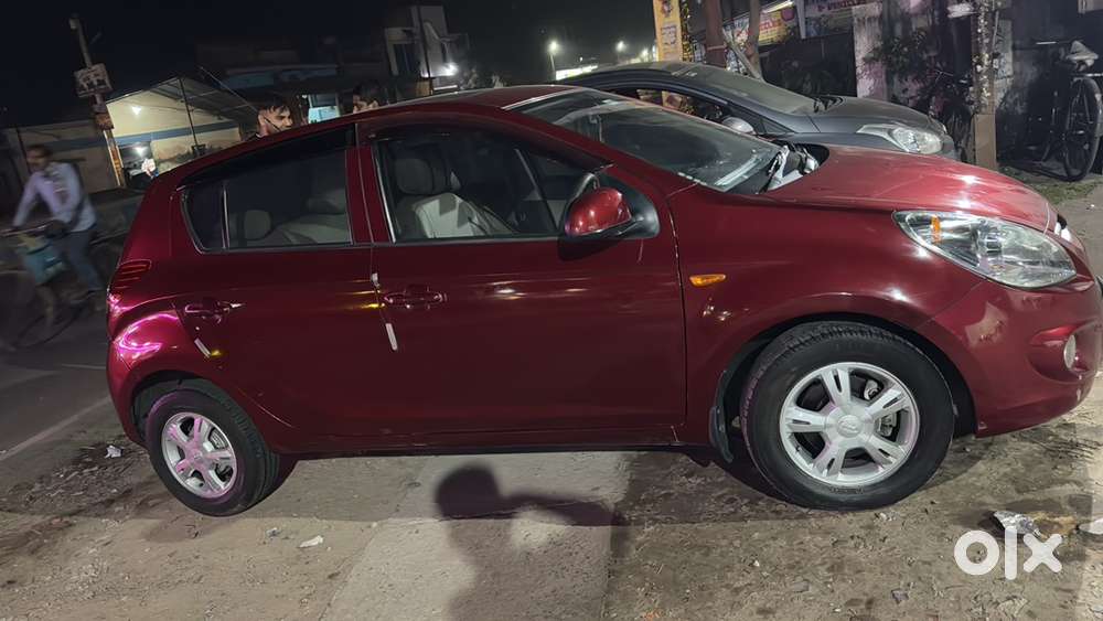 I20 Asta Petrol With Sunroof