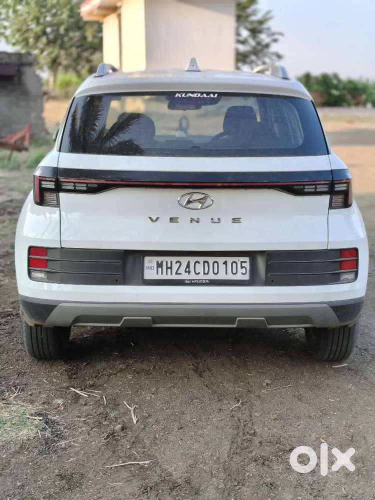 Hyundai Venue 2025 Petrol 15500 Km Driven