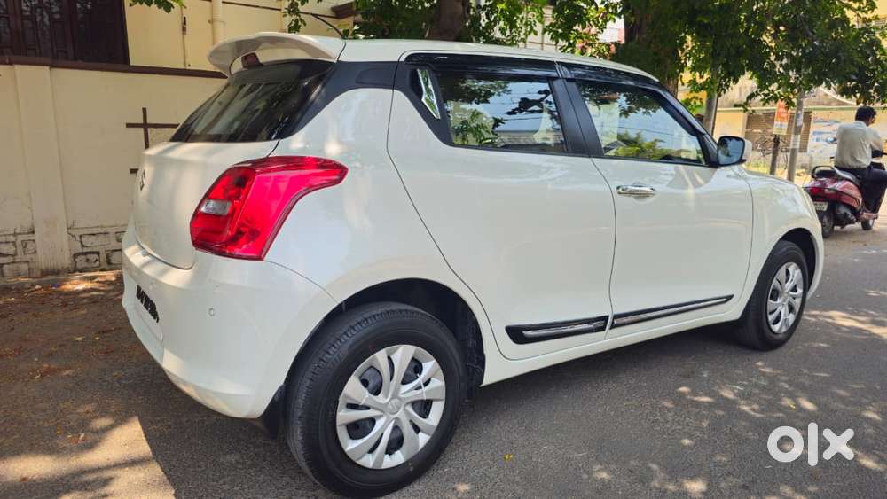 Maruti Suzuki Swift Vxi + Manual, 2023, Petrol