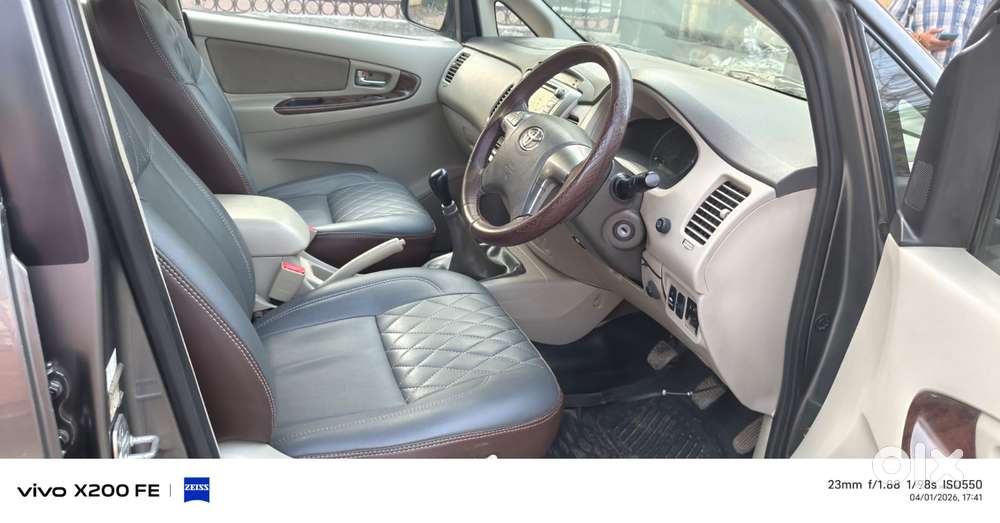 Toyota Innova 2.5 Vx 8 Str Bs-iii, 2014, Diesel