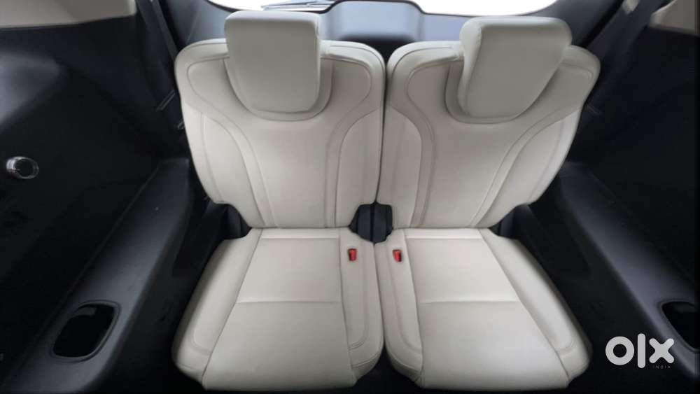 Mahindra Xuv700 2.2 Ax 7 Diesel At Luxury Pack Str Awd, 2022, Diesel