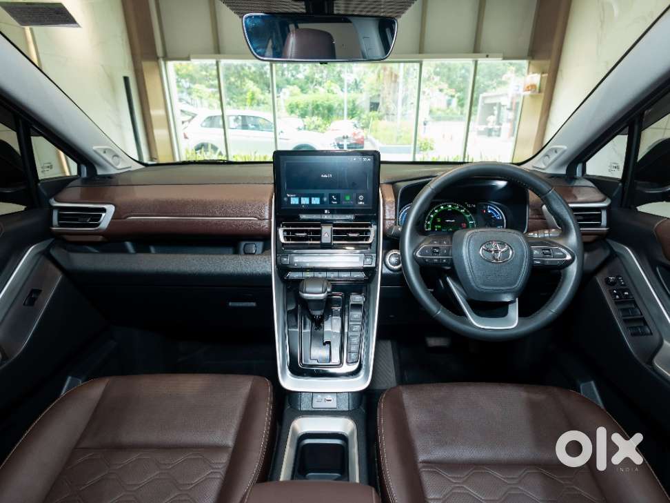 Toyota Innova Hycross 2.0 Zx Hybrid 7 Str, 2025, Petrol