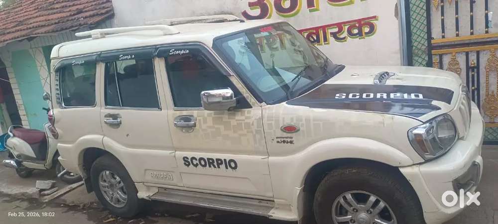 Mahindra Scorpio Classic 2011 Diesel 97800 Km Driven