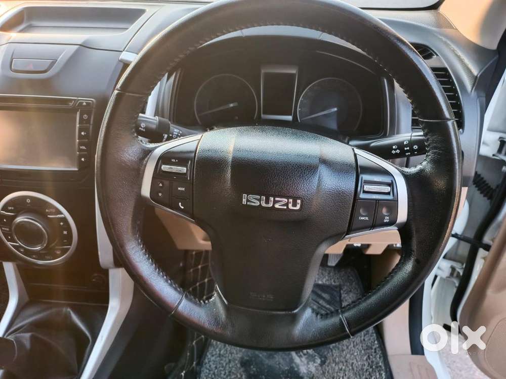 Isuzu D-max V-cross 2018