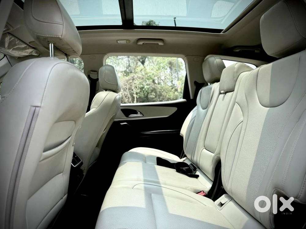 Mahindra Xuv700 2.2 Ax 7 Diesel Mt Luxury Pack Str, 2023, Diesel