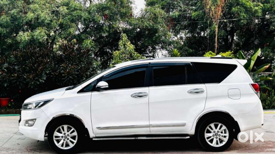 Toyota Innova Crysta 2.4 Gx Mt 8s, 2017, Diesel