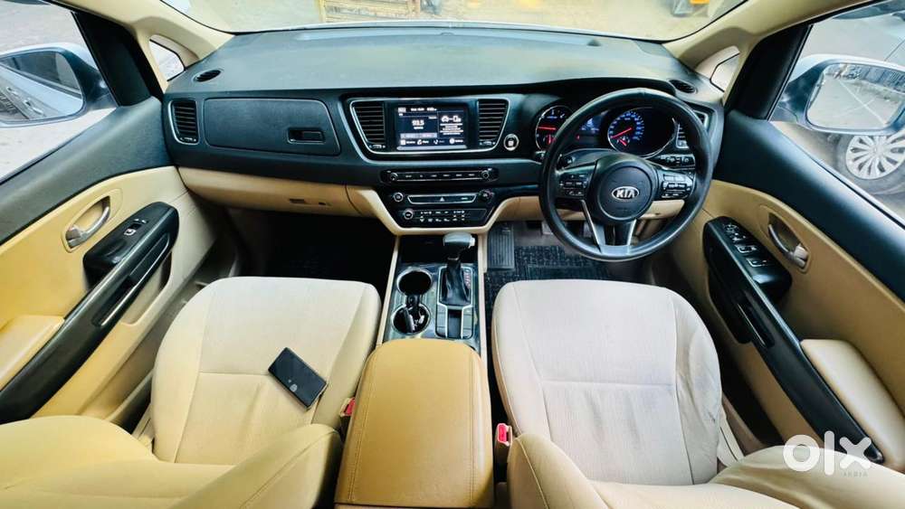 Kia Carnival Premium, 2022, Diesel