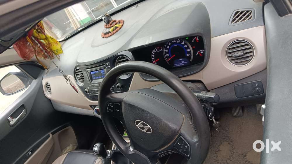 Hyundai Grand I10 Sportz, 2015, Petrol