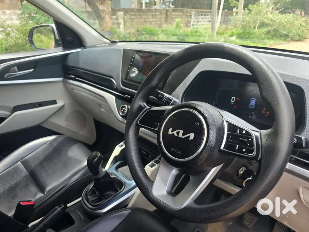 Kia Carens 2023 Petrol Manual 90000 Km First Owner