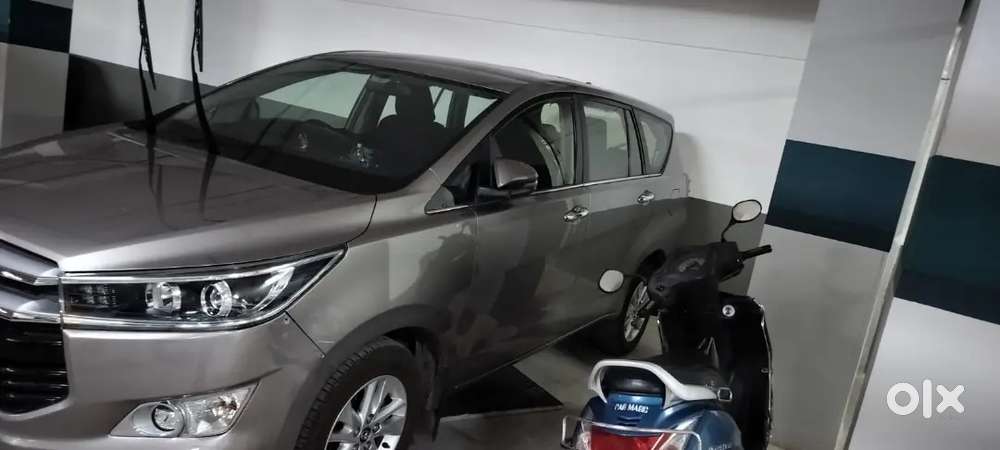 Toyota Innova Crysta 2.4 V 8 2019
