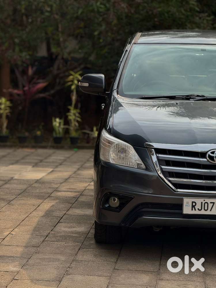 Toyota Innova 2.5 Z Re For Sale