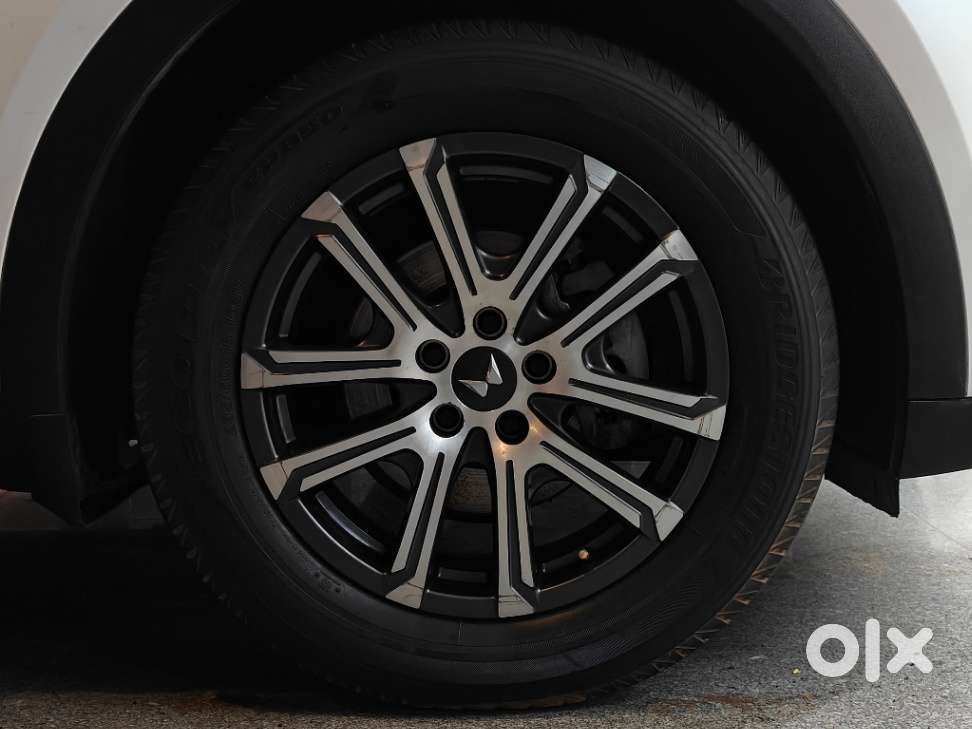 Mahindra Xuv700 2.2 Ax 7 Diesel Mt Luxury Pack Str, 2023, Diesel