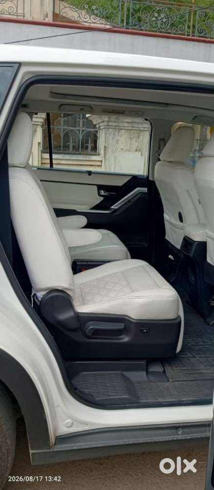 Toyota Innova Hycross 2.0 Zx Hybrid 7 Str, 2023, Petrol