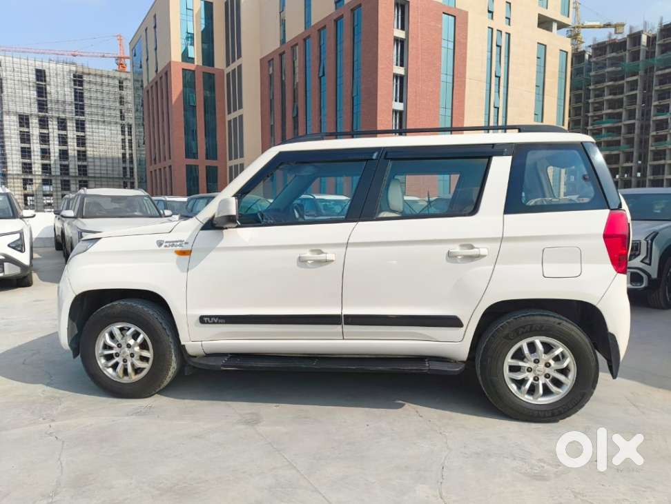 Mahindra Tuv 300 T8, 2016, Petrol