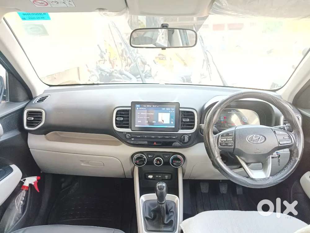 Well Maintained Single Hand Driven,hyundai Venue Mt Petrol 2025