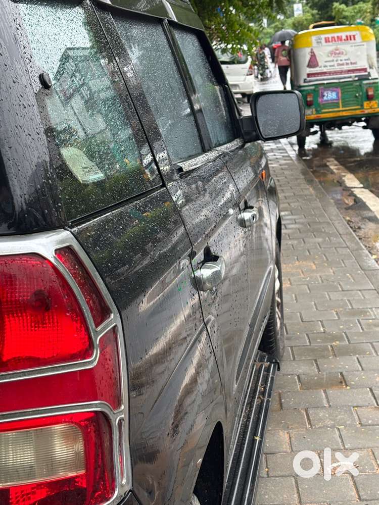 Mahindra Tuv 300 2017