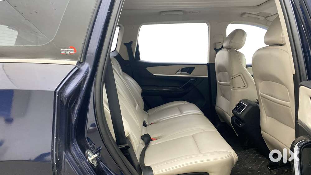Mahindra Xuv700 2.0 Ax 7 Petrol Mt Str, 2021, Petrol