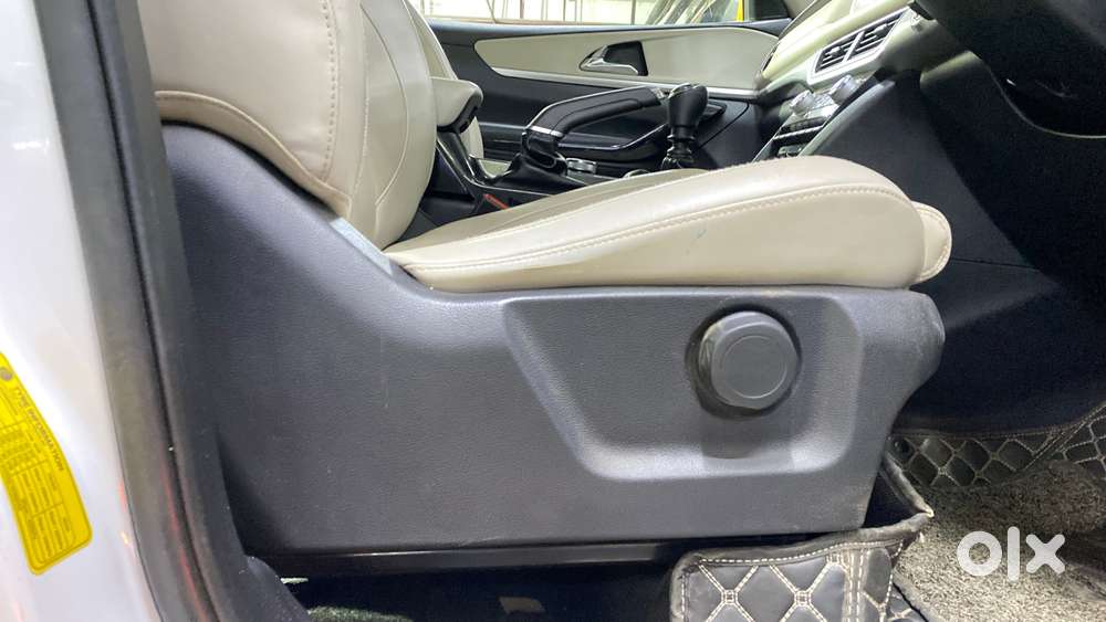 Mahindra Xuv700 2.0 Ax 7 Petrol Mt Str, 2021, Petrol