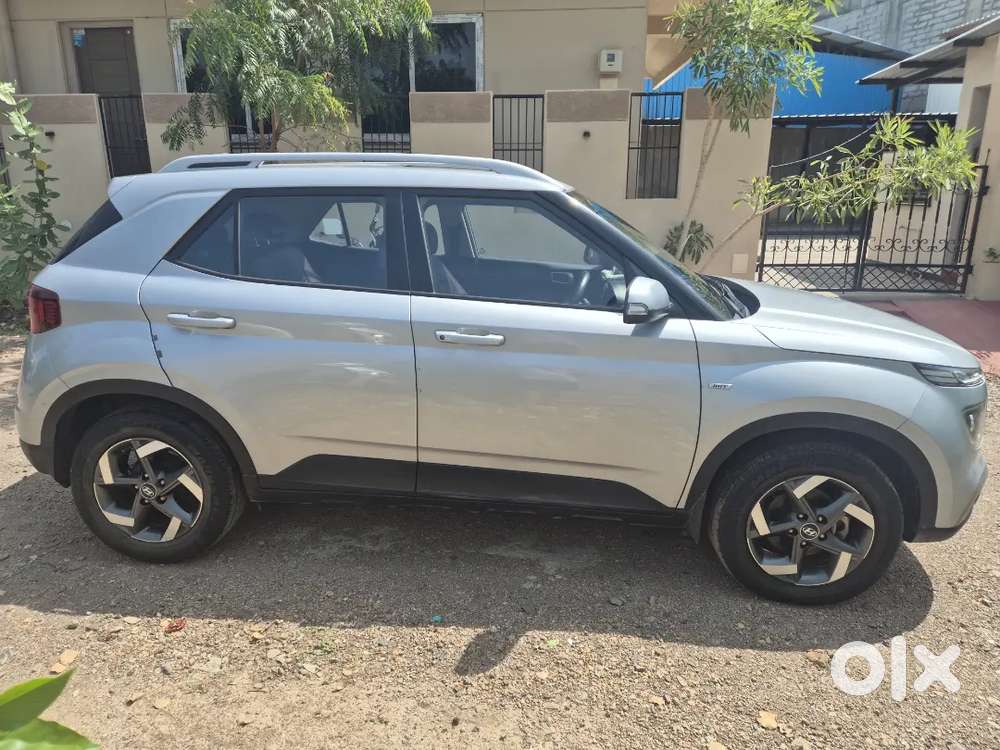 Hyundai Venue 2021 Petrol 38000 Km Driven
