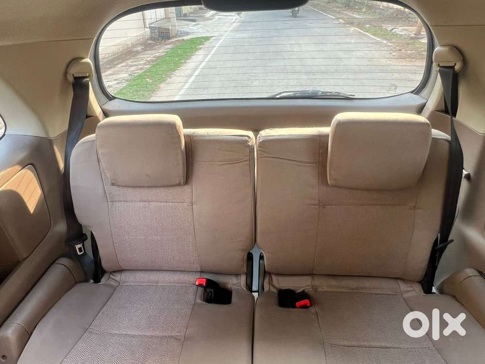 Toyota Innova 2004-2011 2.5 V Diesel 8-seater, 2015, Diesel