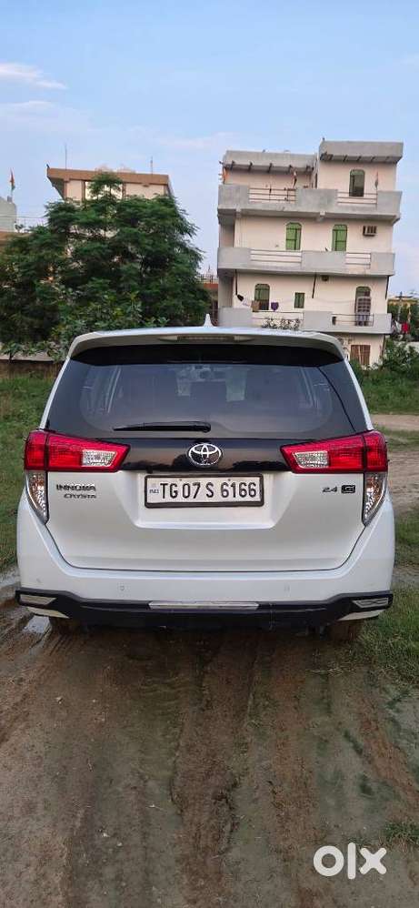 Toyota Innova Crysta [2020-ongoing] 2.4 Gx 8 Str, 2025, Diesel