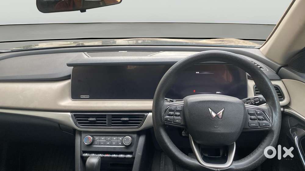 Mahindra Xuv700 2.2 Ax 5 Diesel At 7 Str, 2024, Diesel