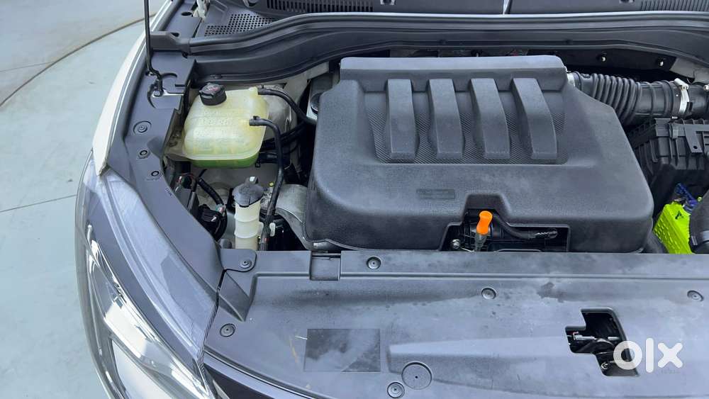 Mahindra Xuv700 2.0 Ax 7 Petrol At Str, 2022, Petrol