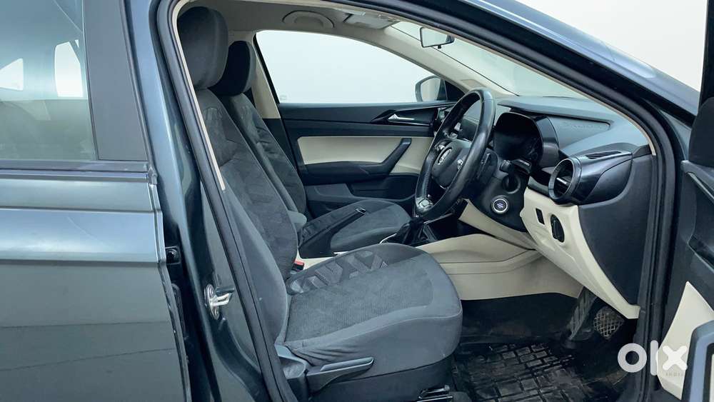 Skoda Slavia Ambition 1.0l Tsi At, 2022, Petrol