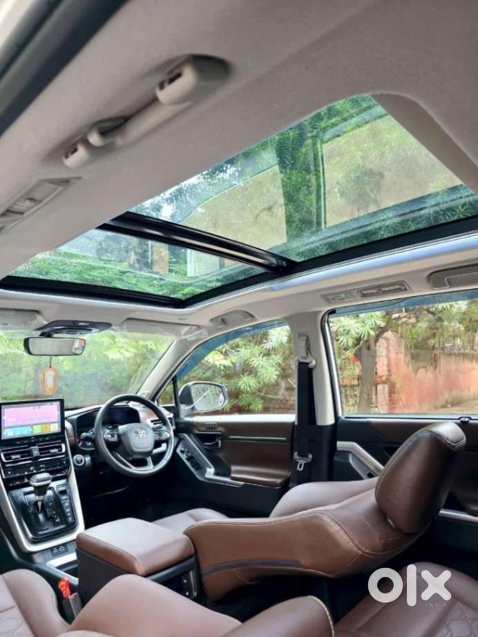 Toyota Innova Hycross 2.0 Zx Hybrid 7 Str, 2024, Petrol