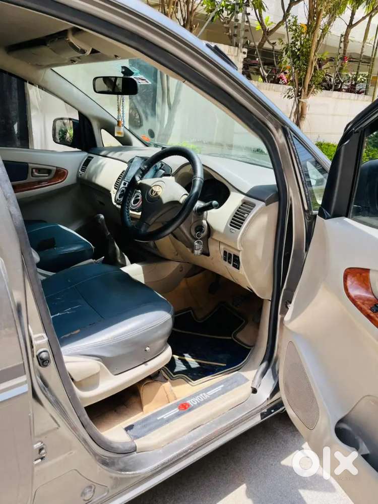 Toyota Innova 2010 Diesel 270000 Km Driven