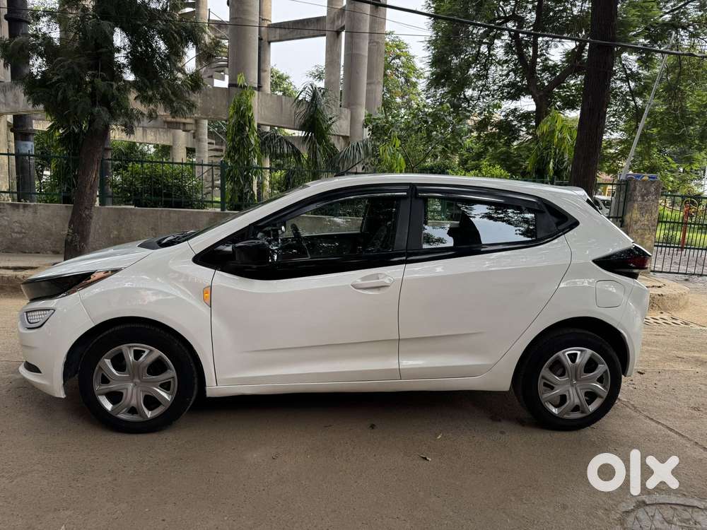 Tata Altroz 1.2 Xm Plus, 2023, Petrol