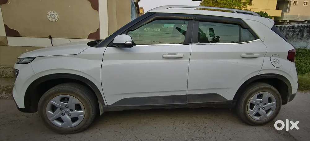 Hyundai Venue 2021 Petrol Well Maintained