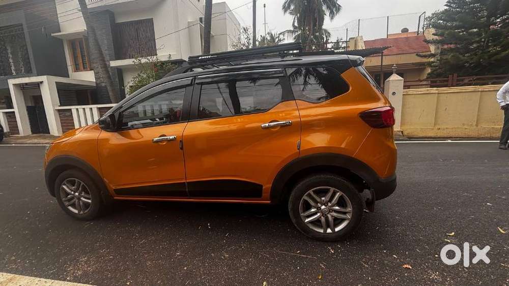 Renault Triber Rxz, 2023, Petrol