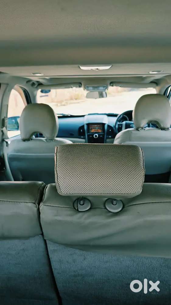 Mahindra Xuv500 W10 2017