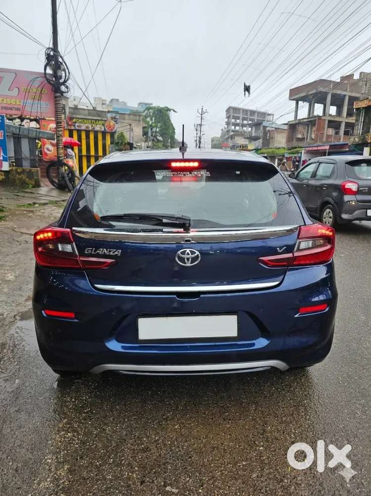 Toyota Glanza V Amt (2022) 15720kms