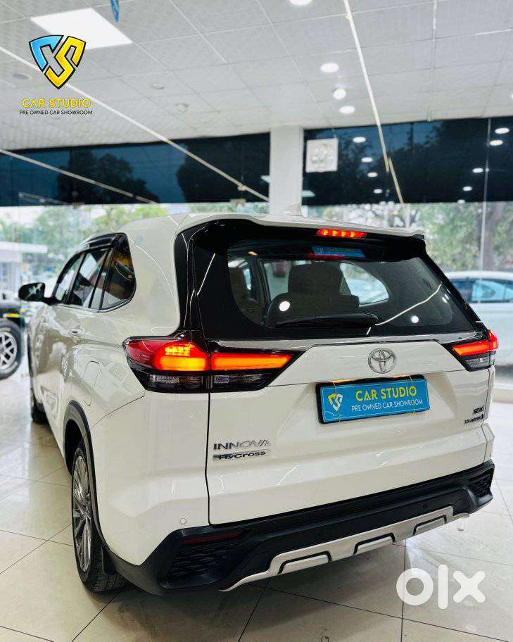 Toyota Innova Hycross 2.0 Zx (o) Hybrid 7 Str, 2024