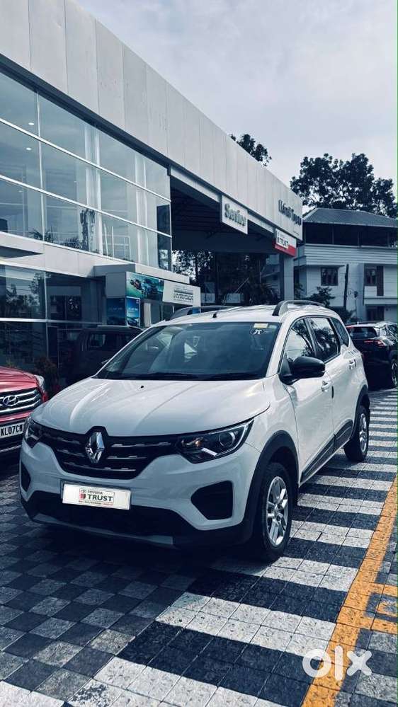 Renault Triber Rxt, 2022, Petrol
