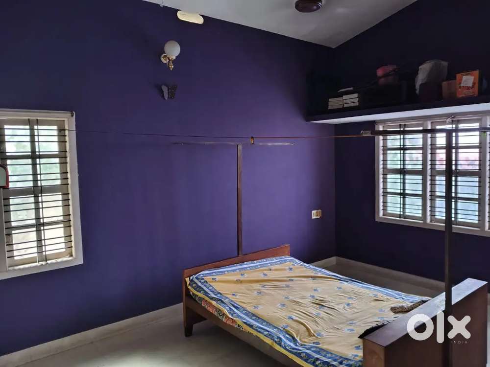 2 bhk flat Pumpwell 12 years old with Car parking 38 lacs