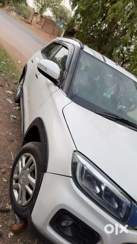 Maruti Brezza Lxi 2020 Model  Drive 80000 Km