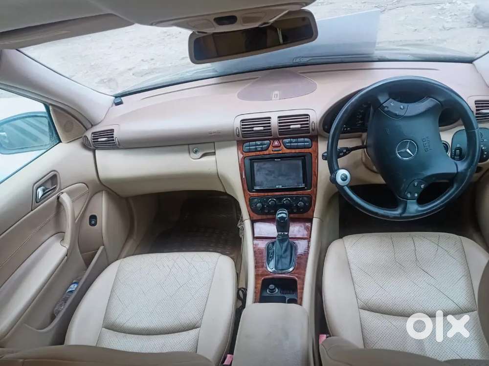 Classic Royal Mercedes-benz