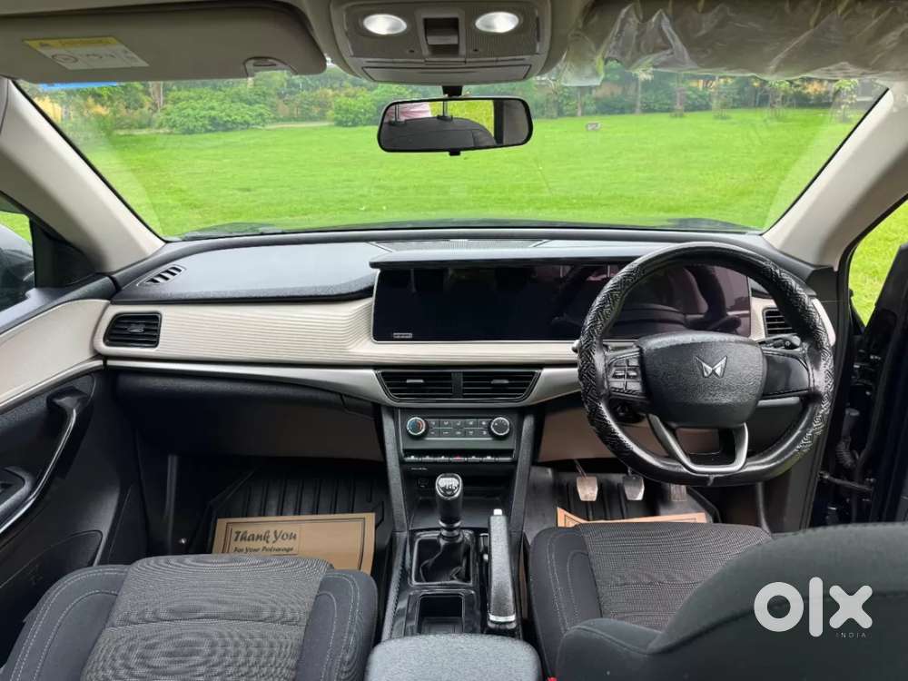 Mahindra Xuv700 2.0 Ax 5 Petrol Mt 7 Str, 2022, Petrol