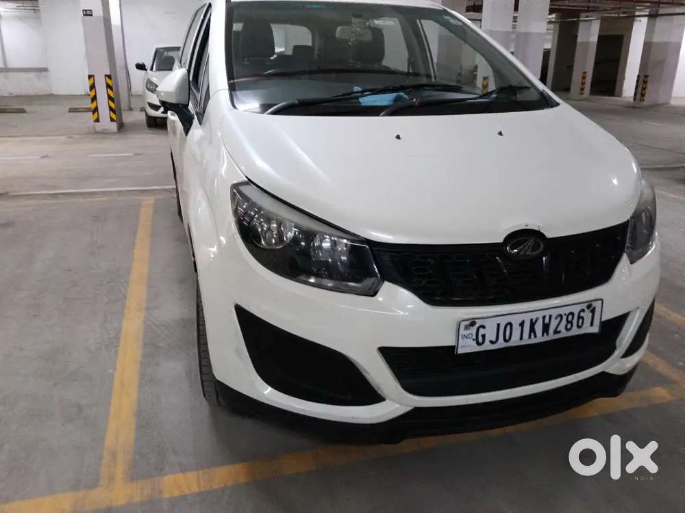 Mahindra 8 Seater Car