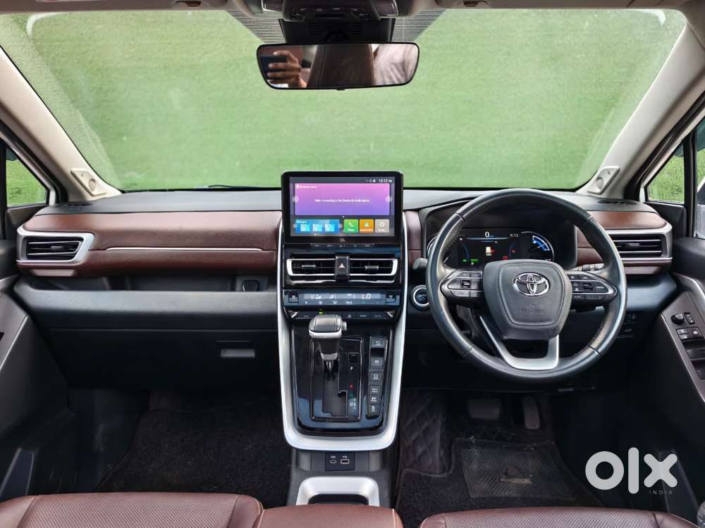 Toyota Innova Hycross, 2025, Petrol