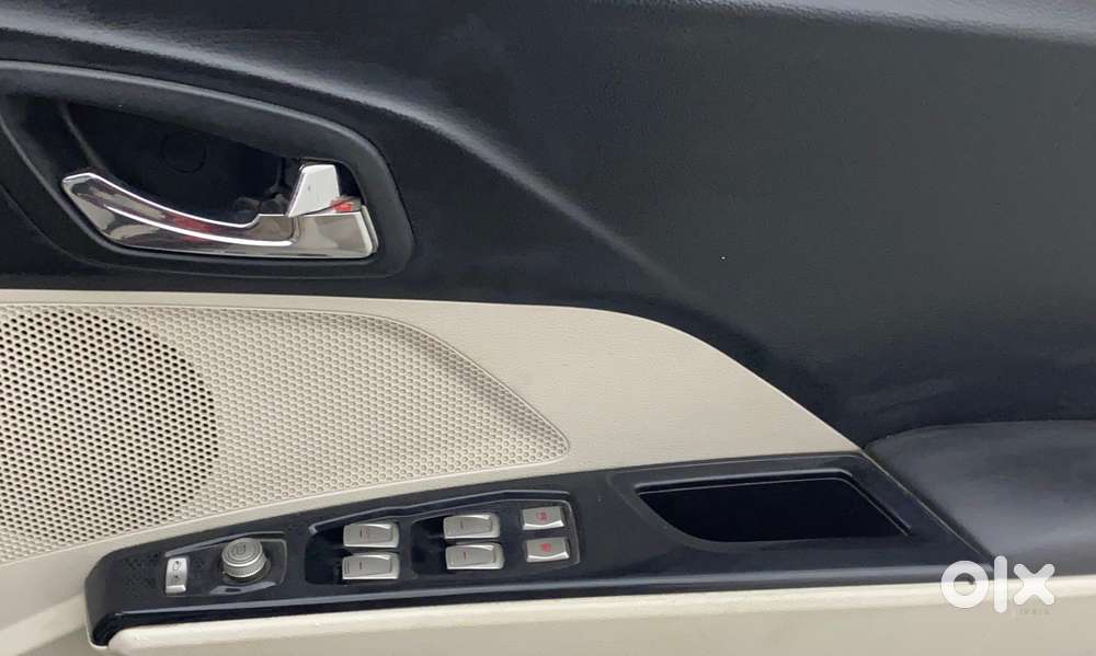 Mahindra Xuv300 1.2 W8 (o) Amt Petrol, 2021, Petrol